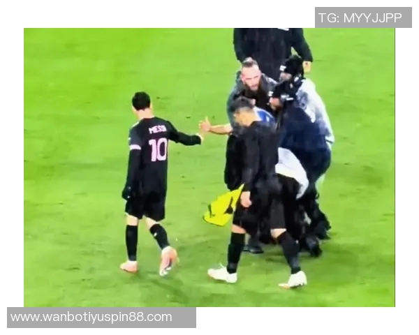 梅西怒斥裁判任意球争议现场频繁摆球与手势互动引发热议 梅西怒斥裁判任意球争议现场频繁摆球与手势互动引发热议